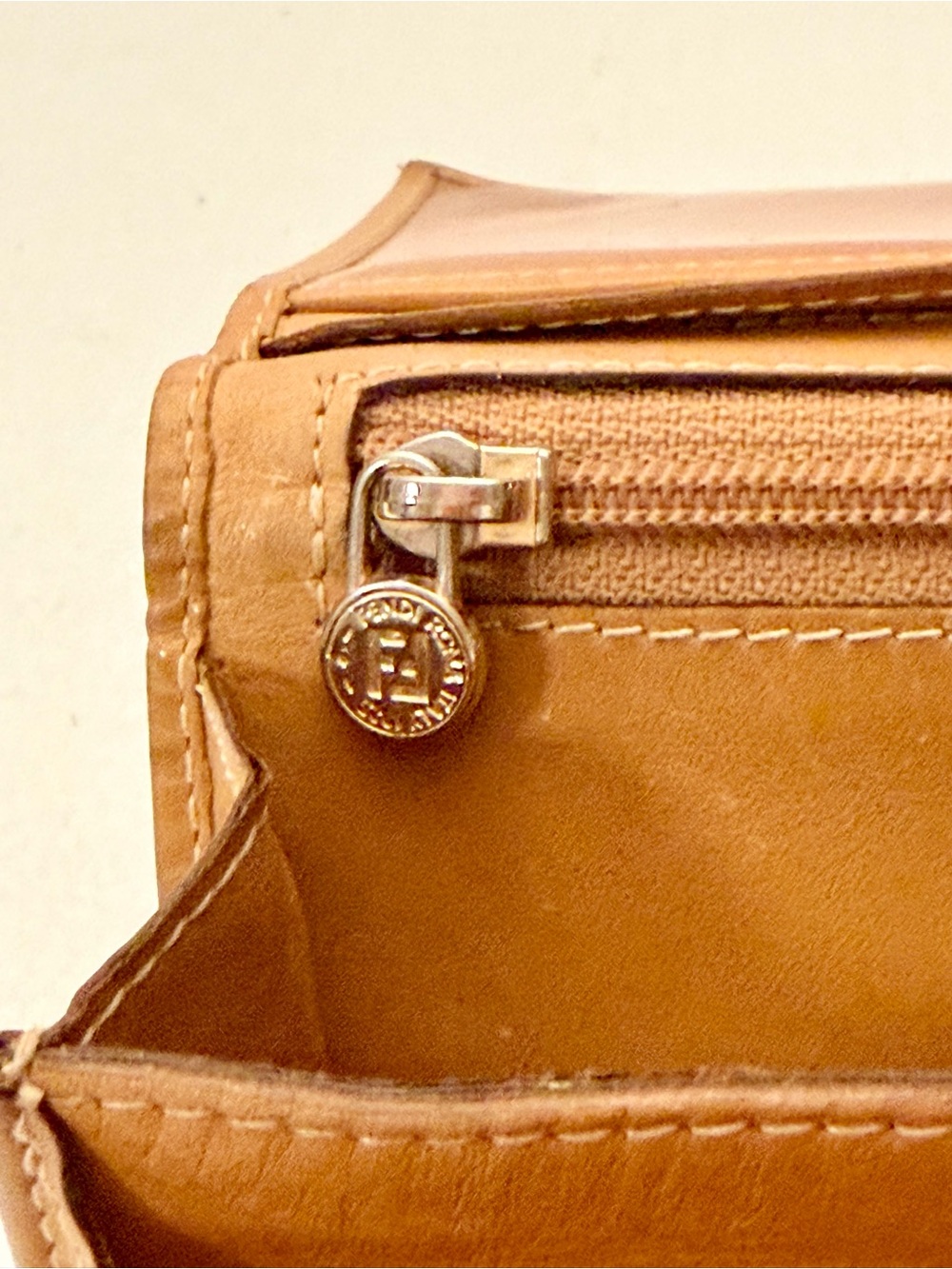 Vintage Fendi S.A.S. Roma Italy 1925 Tan Leather Kisslock Continental Wallet - Picture 6 of 9